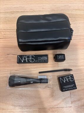 NARS puffy makeup sample pouch brand new